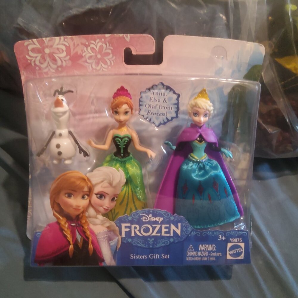 FROZEN SISTERS GIFT SET with OLAF BRAND NEW RETIRED - Picture 6 of 9